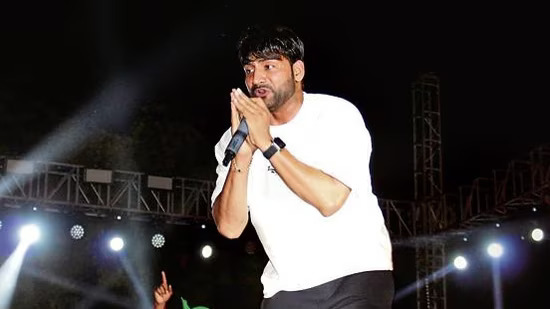 Furious scenes at DU's ARSD festival: Why did singer Ajay Hooda end his performance early?