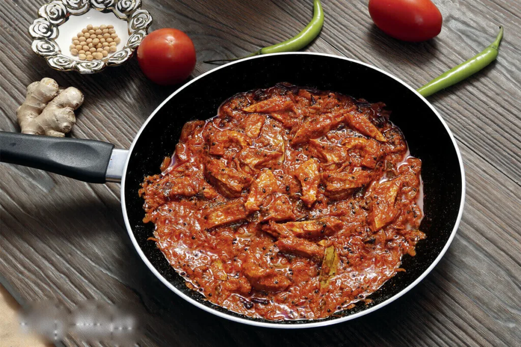 Vezlay Veg Meat in the pan. This vezlay veg meat is ready to eat and ready to eat.